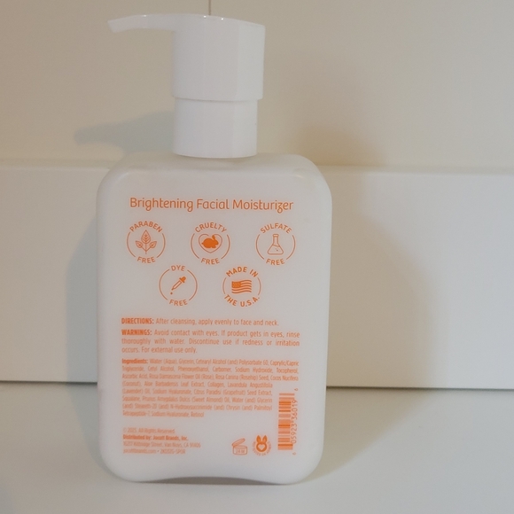 Essential Beauty Brightening Facial Moisturizer - Picture 3 of 5